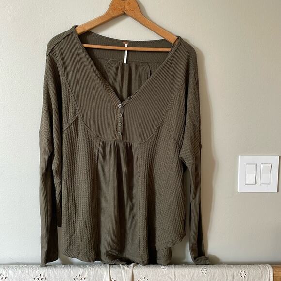 FREE PEOPLE Leo Henley Knit Long-Sleeve Army Green Size XS - Picture 2 of 7